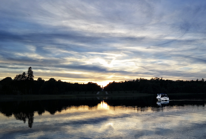 Mecklenburgische Seenplatte SAM_3445 als Smart-Objekt-1 Kopie.jpg - Abendstimmung am See vor dem Schloss